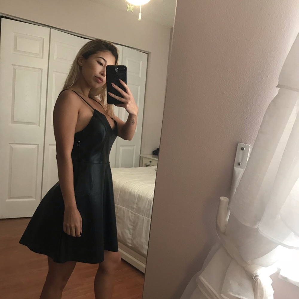 Dress - Picture 3 of 4